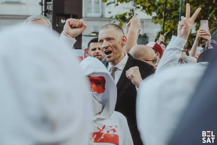 Претендент на участие в выборах 2020 года и бывший политзаключенный Сергей Тихановский во время первого митинга с ним после освобождения из тюрьмы. Варшава, Польша. 26 июня 2025 года. Фото: Рауль Дзюк / Белсат