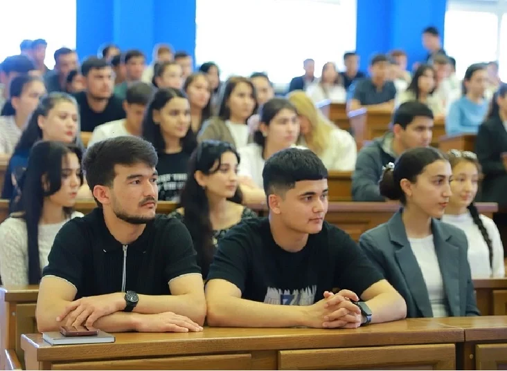 Studenty 1 kursa BDU z Turkmienistanu na prafiłaktyčnaj sustrečy z pradstaŭnikami MUS. Fota: bsu.by