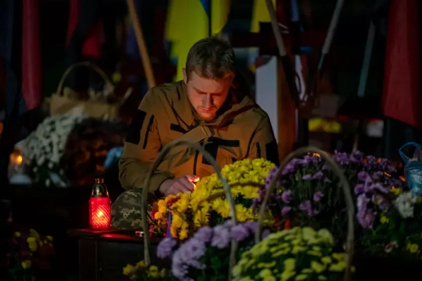 the grave of a perished Ukrainian defender mahiła zahinułaha abaroncy Ukrainy mohiła pohibšieho ukrainskoho zaŝitnika