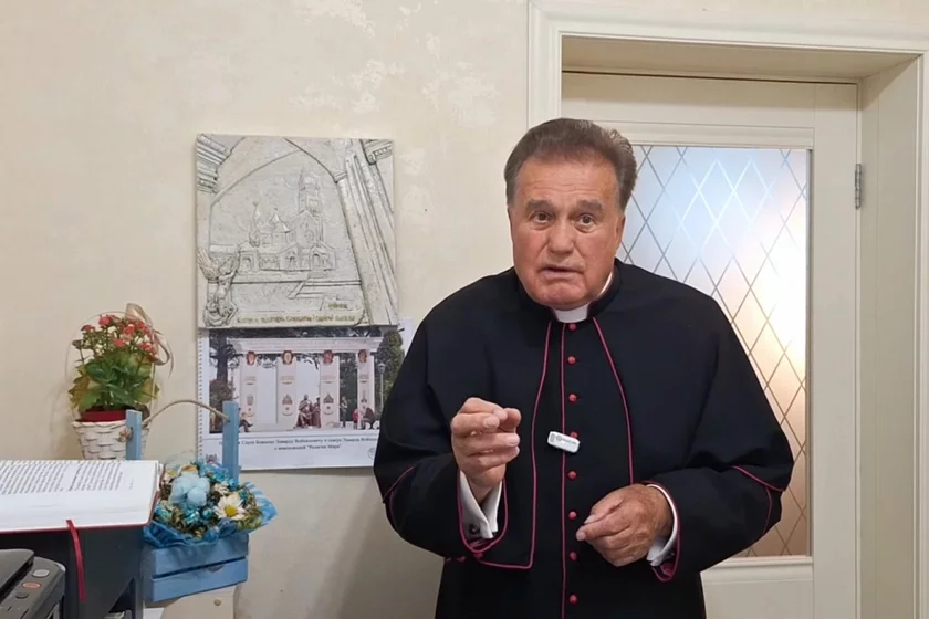 «Pa zahadzie źvierchu». Ksiondz Zavalniuk upieršyniu publična raspavioŭ pra svajo zvalnieńnie