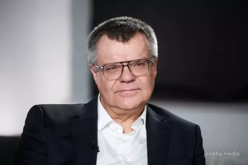 Виктор Бабарико во время интервью «Зеркалу». Берлин, Германия, 17 февраля 2026 года. Фото: lookby.media