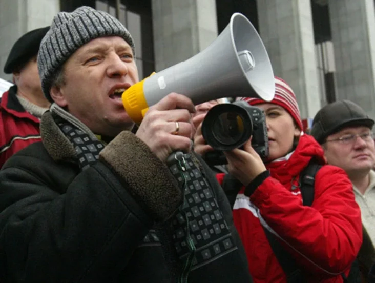 Belarusian vendors rally against a planned new regulation for small retail businesses. Photo by Julia Darashkevich