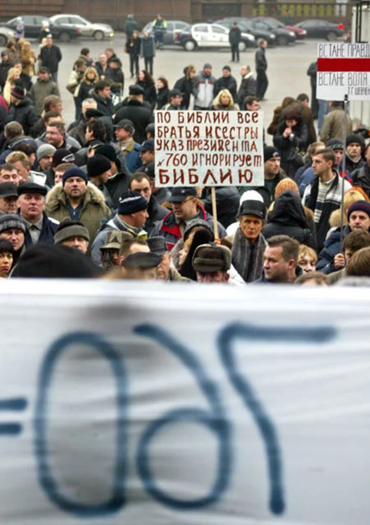 Belarusian vendors rally against a planned new regulation for small retail businesses. Photo by Julia Darashkevich