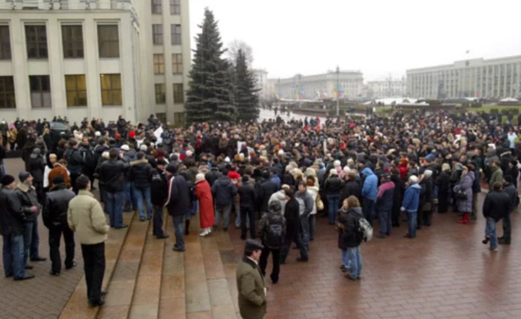Belarusian vendors rally against a planned new regulation for small retail businesses. Photo by Julia Darashkevich