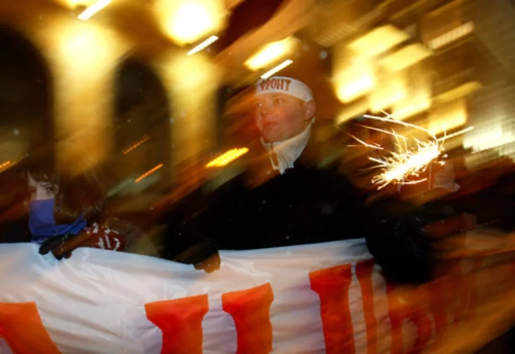 Belarusian opposition supporters celebrate Valentine's Day in downtown Minsk. Photo by Julia Darashkevich