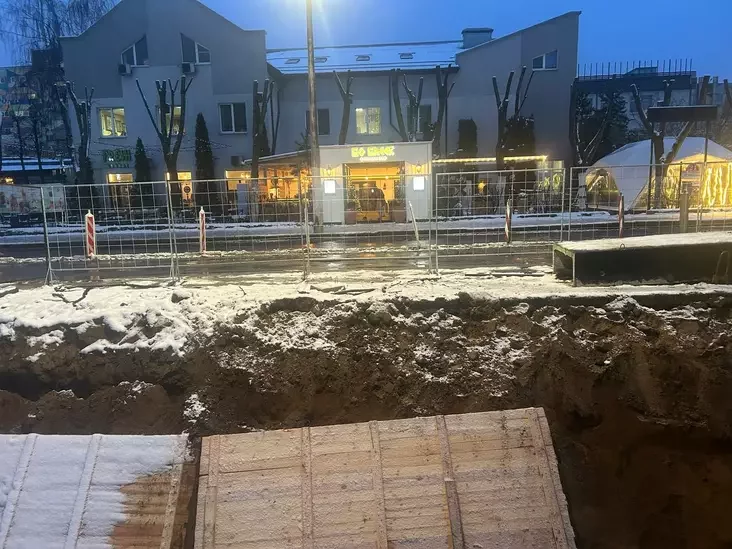 « Где-то точно есть проходик к нашим дверям». Как стройка повлияла на жизнь самой тусовочной улицы Минска