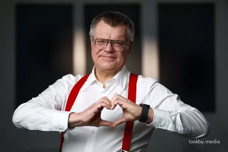 Виктор Бабарико во время интервью «Зеркалу». Берлин, Германия, 17 февраля 2026 года. Фото: lookby.media