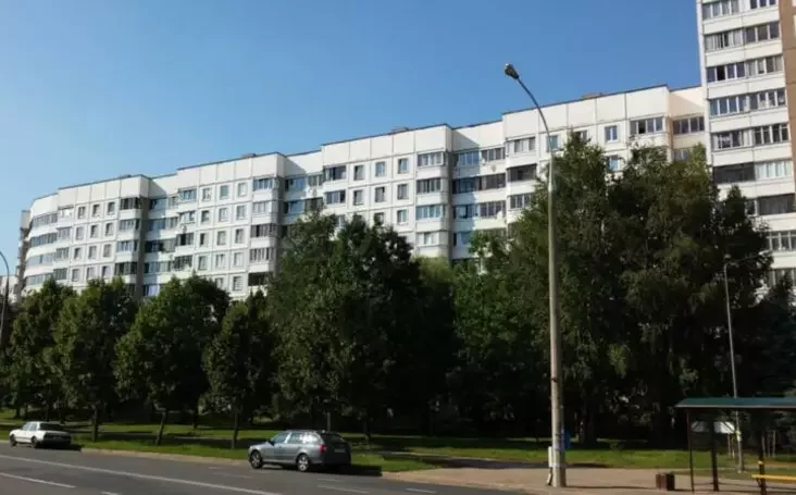 Šmatpaviarchovik pa vulicy Słabodskaj, kvateraj u jakoj sumiesna vałodali Ryhor z baćkami. Fota: wikimapia.org