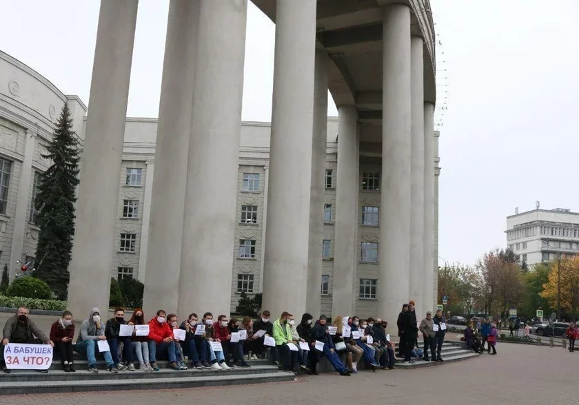 Протесты возле Академии наук, 2020 год. Фото: соцсети