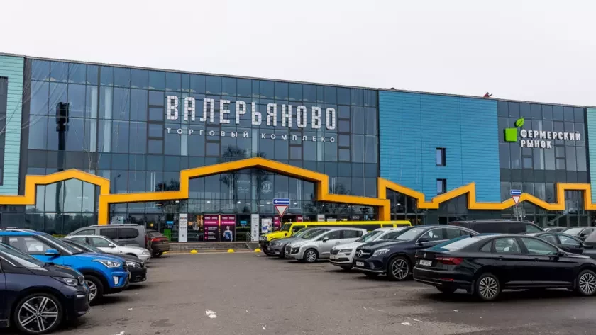 Помидоры по 30 рублей и домашняя колбаса за 55: что продают на элитном рынке Валерьяново