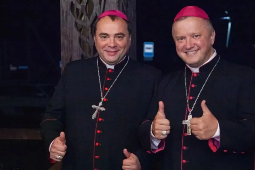 Усмешкі, сардэчкі, лайкі. Як адрозніваецца стыль «новых» біскупаў і што яшчэ ад іх чакаюць