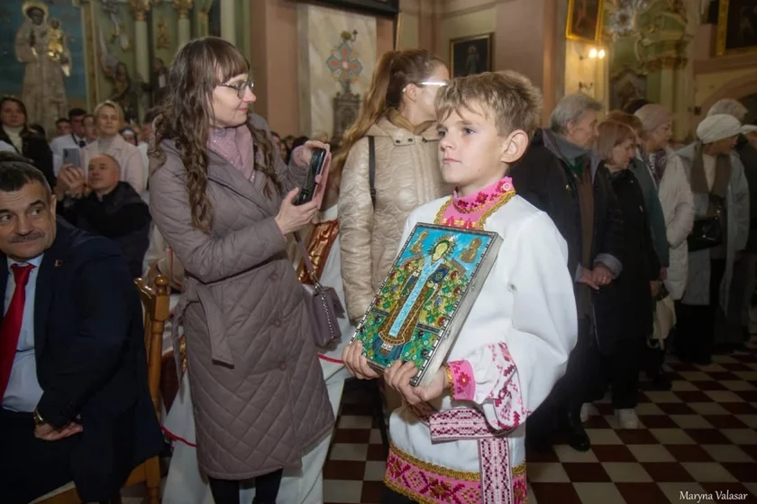 Kaštoŭny abraz z'javicca ŭ kaściole ŭ Mahilovie — jaho aŭtar vyrabiŭ kopiju kryža Jefrasińni Połackaj